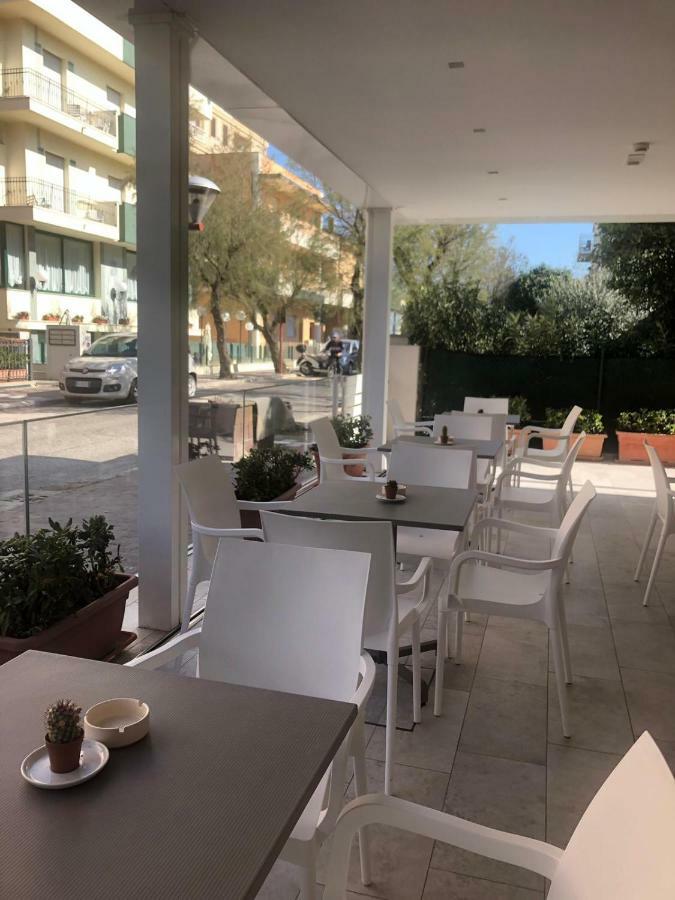 Pensione Elena Misano Adriatico Exterior photo
